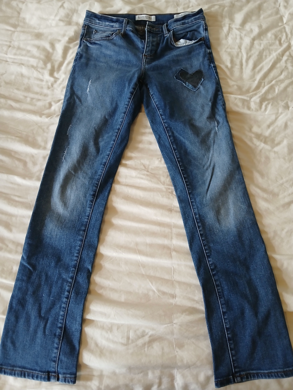 🥰Banana Republic Straight Leg Jeans in Dark Blue with Heart Patch Size 25